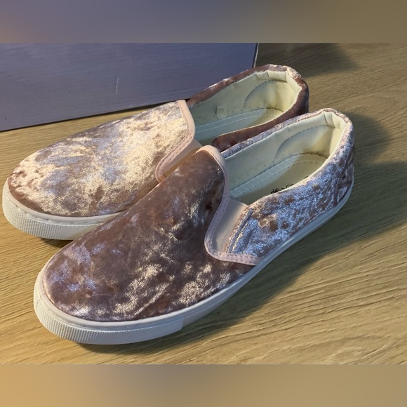 Slip on Sneakers - Picture 3 of 5